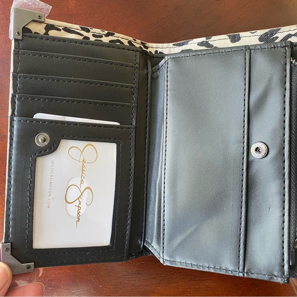 NWT Jessica Simpson | Soft Pink Small Frankie Center Divider Faux Leather Wallet - Picture 3 of 6